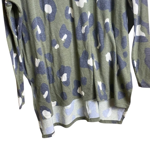 Zenana medium long sleeve oversized animal print top - Picture 4 of 4